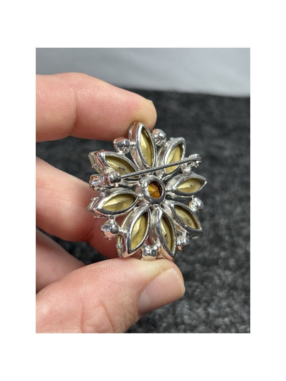 VINTAGE SILVERTONE CRYSTALS FLORAL BROOCH PIN with clip on earrings - Picture 3 of 13